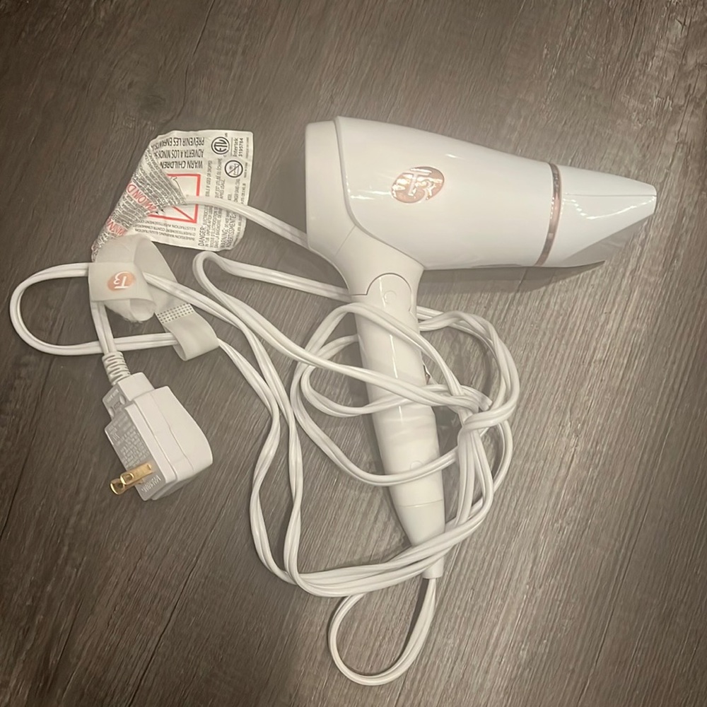 T3 Featherweight blow dryer